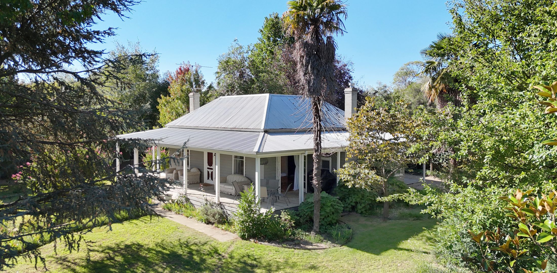 Marianna’s Lakeside Cottage