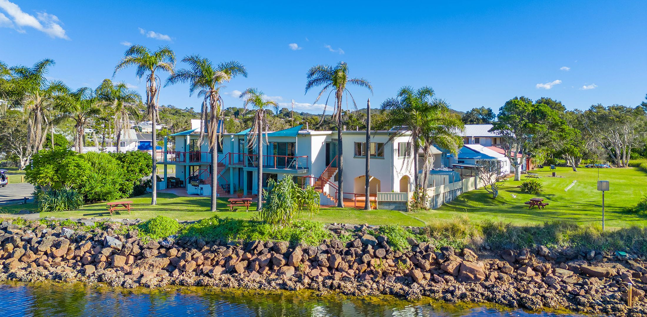 Beachfront 4, 25 Willow Street