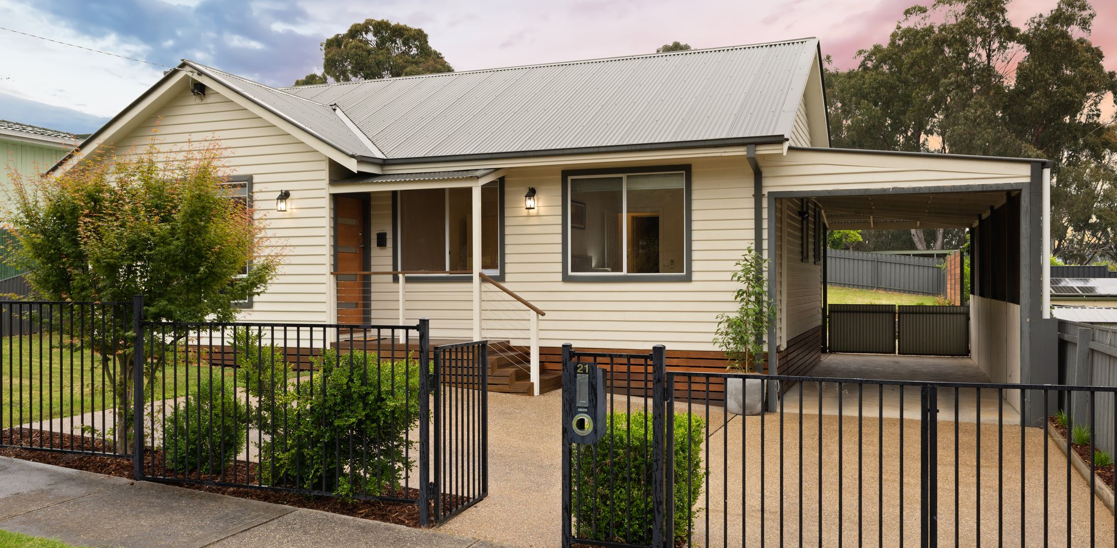 Lemon & Myrtle Cottage
