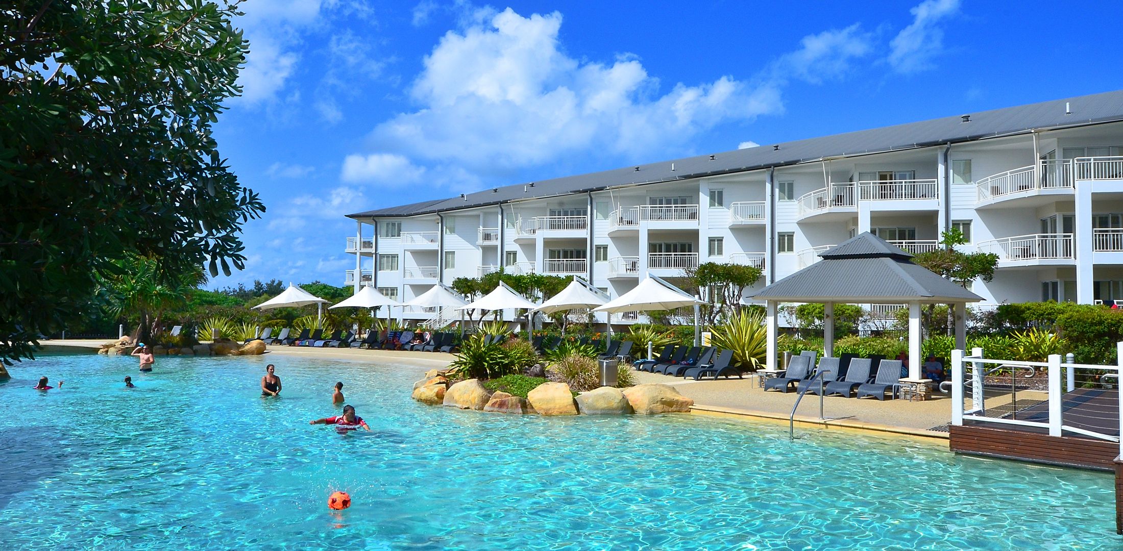 Resort on the Beach 5114/15 with resort Pool
