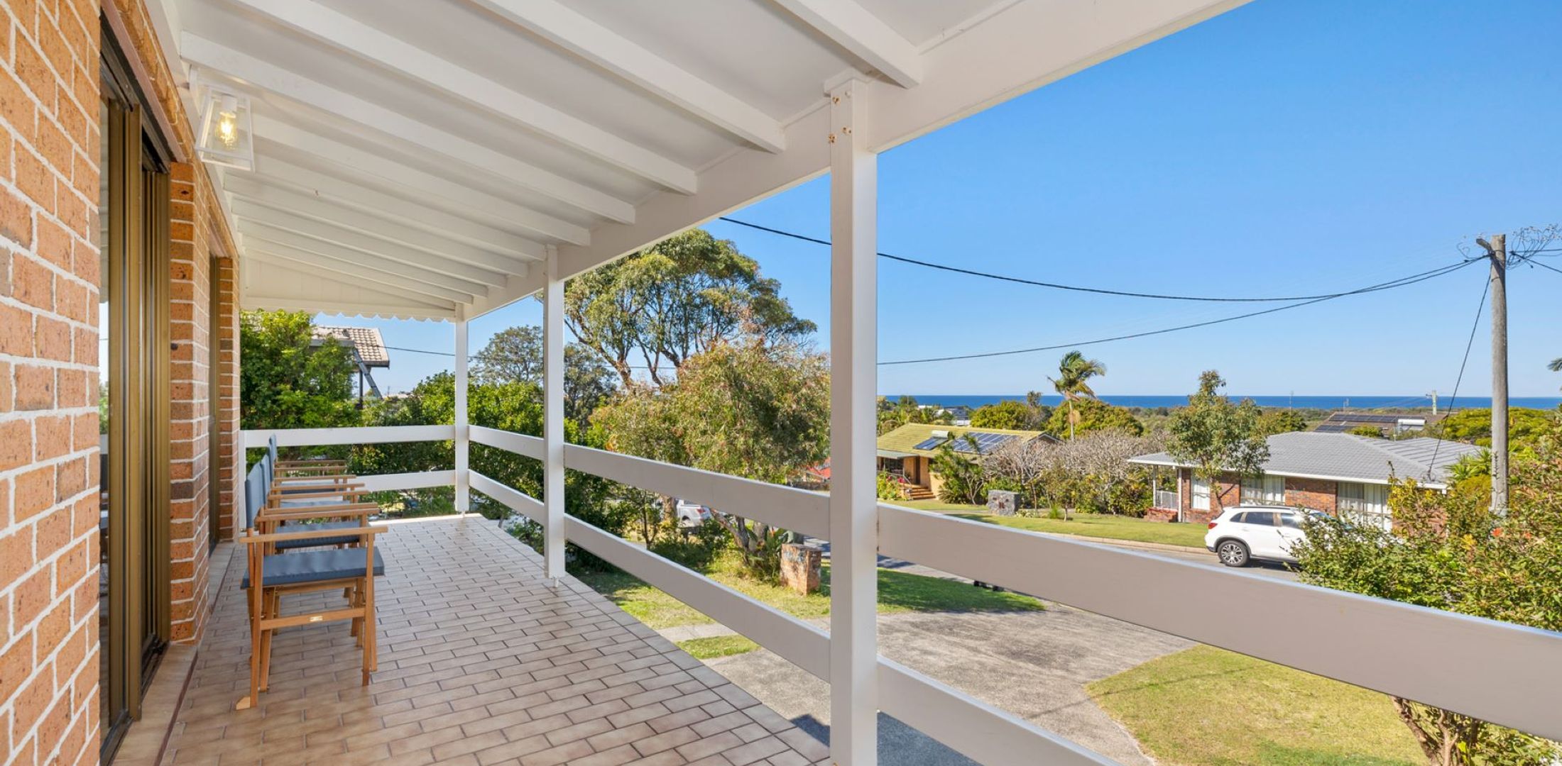 Sunset House on the Hill – Pet Friendly with Ocean Glimpses