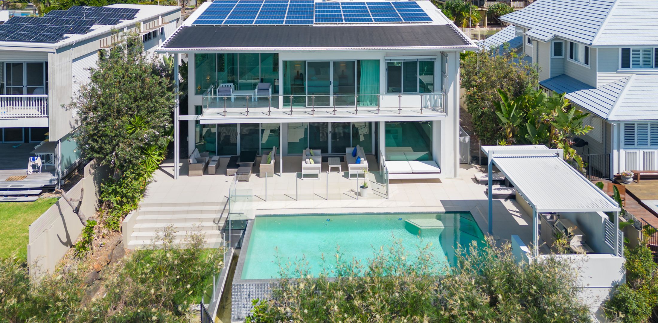 Salt Beach Escape – Views, Pool & Pet-Friendly