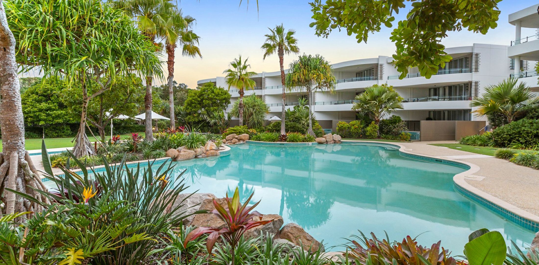Cotton Beach 97 – Beachfront Complex with Pool