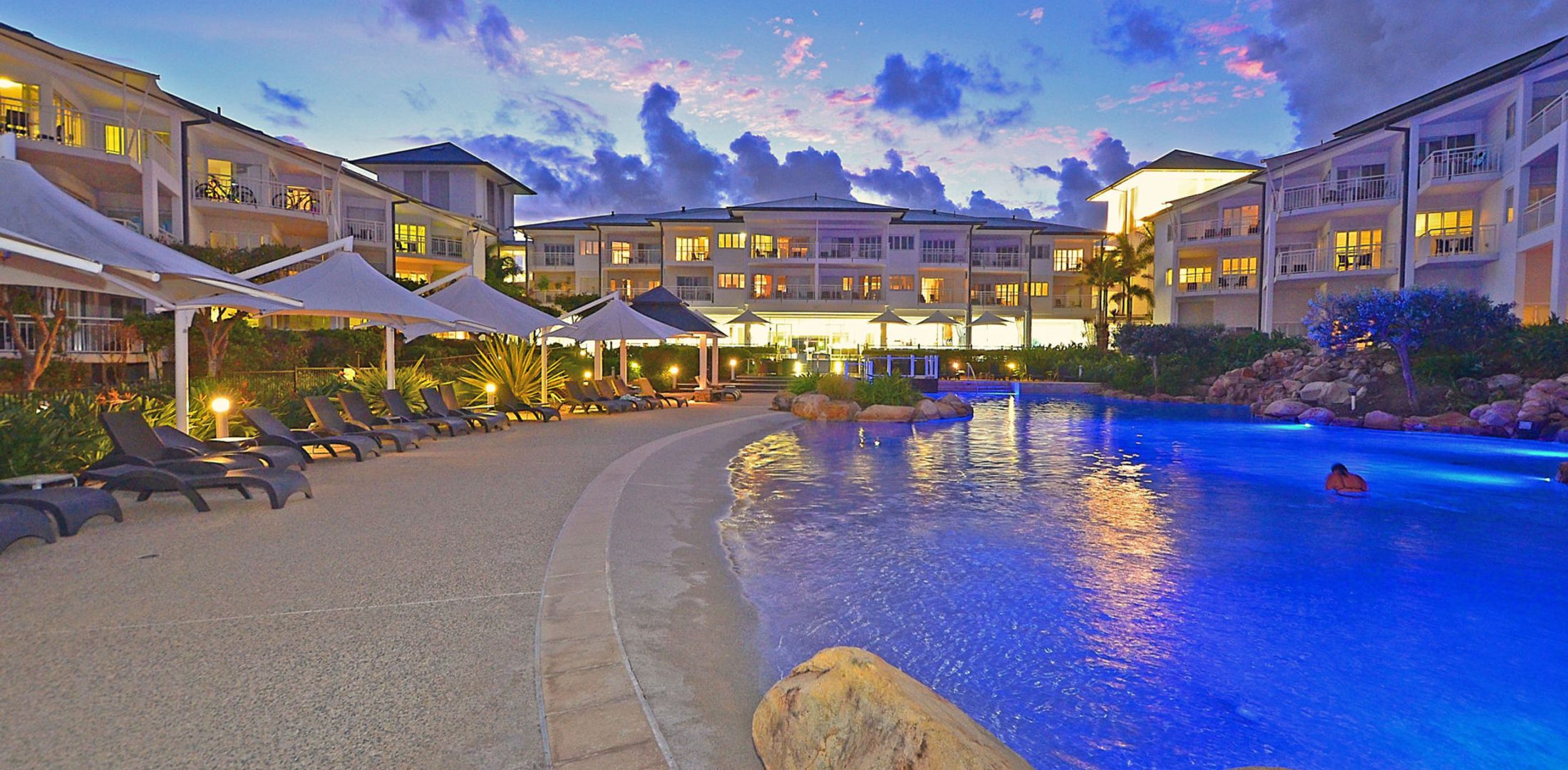Resort on the Beach 2214/15 with resort Pool