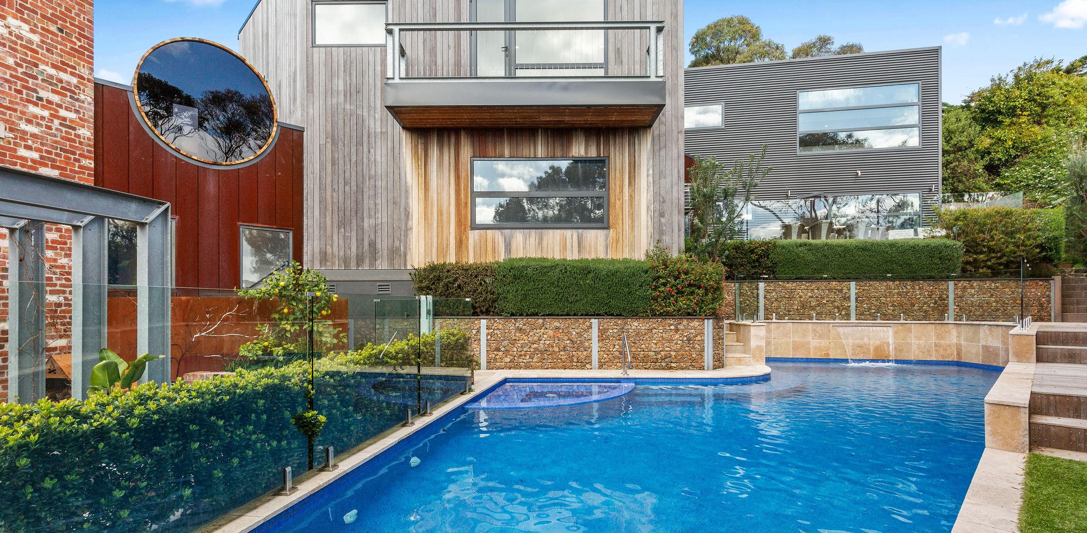 THE LOFT HOUSE
