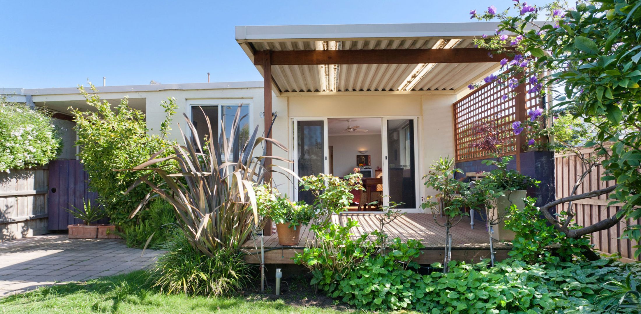METRES TO THE BEACH – MORNINGTON