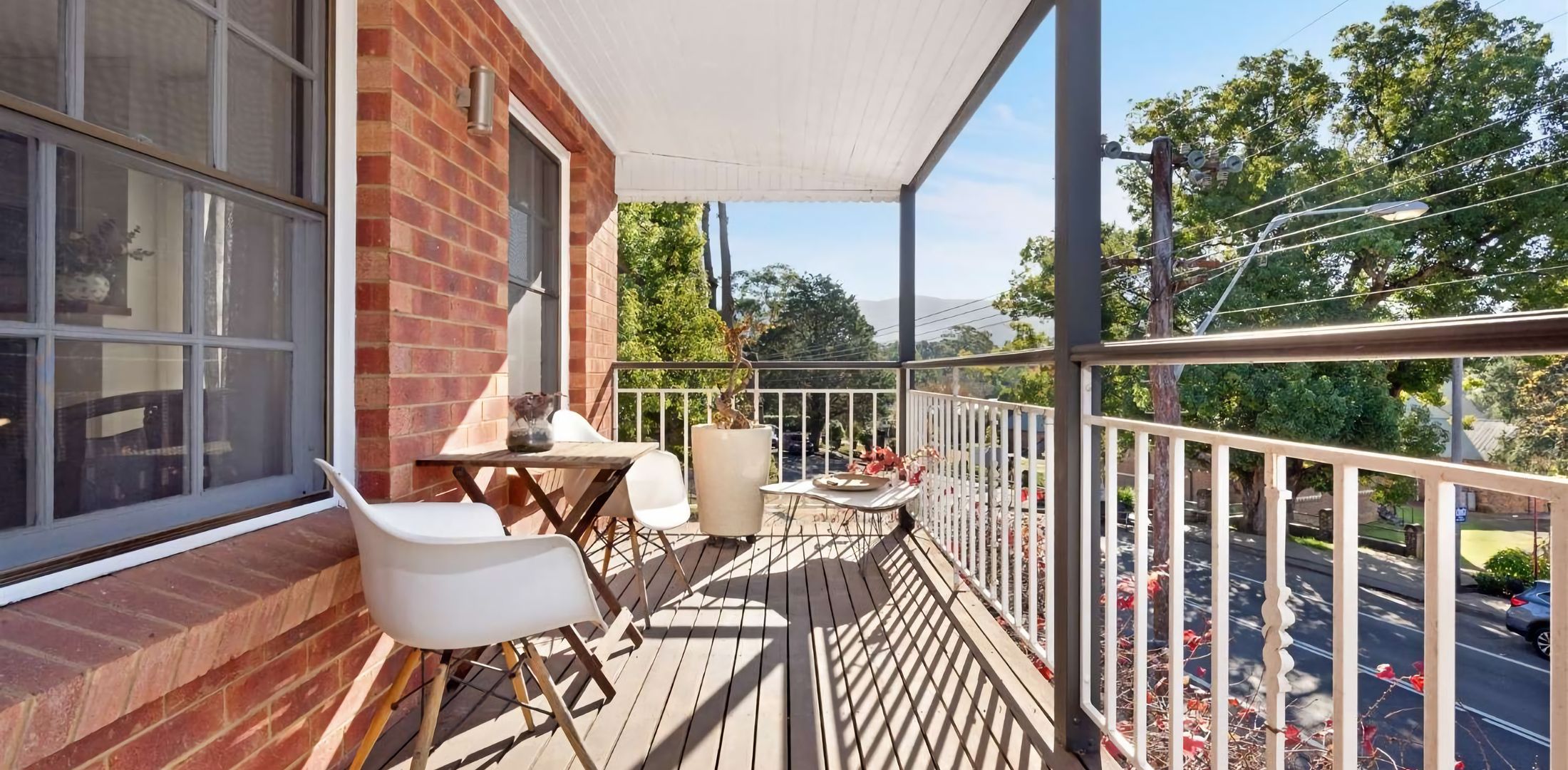 Myrtle Tree Lodge Flowers, Kangaroo Valley