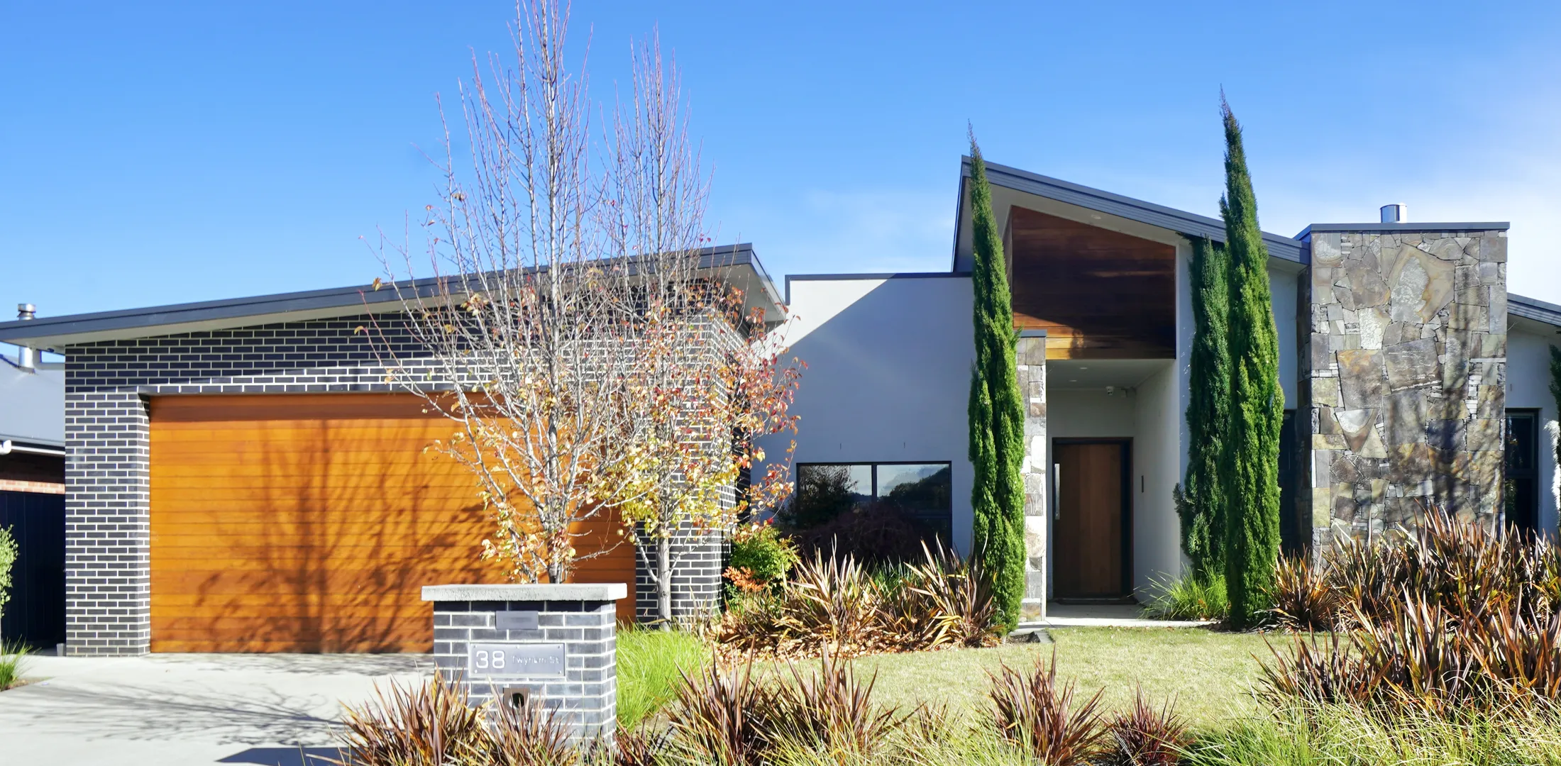 Pinecone Lodge – 38 Twynam Street