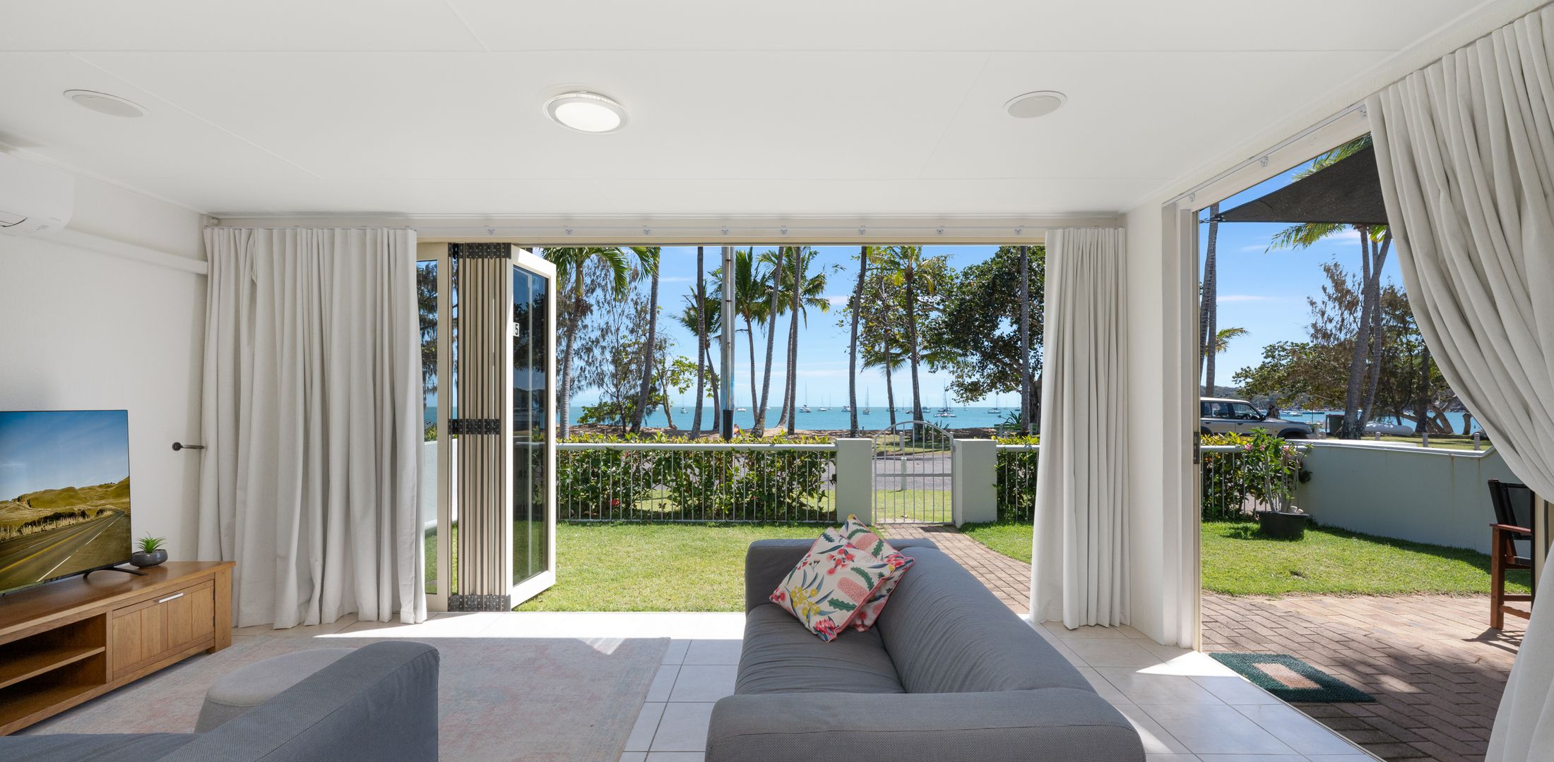 Sails 15 One Bedroom Beachfront