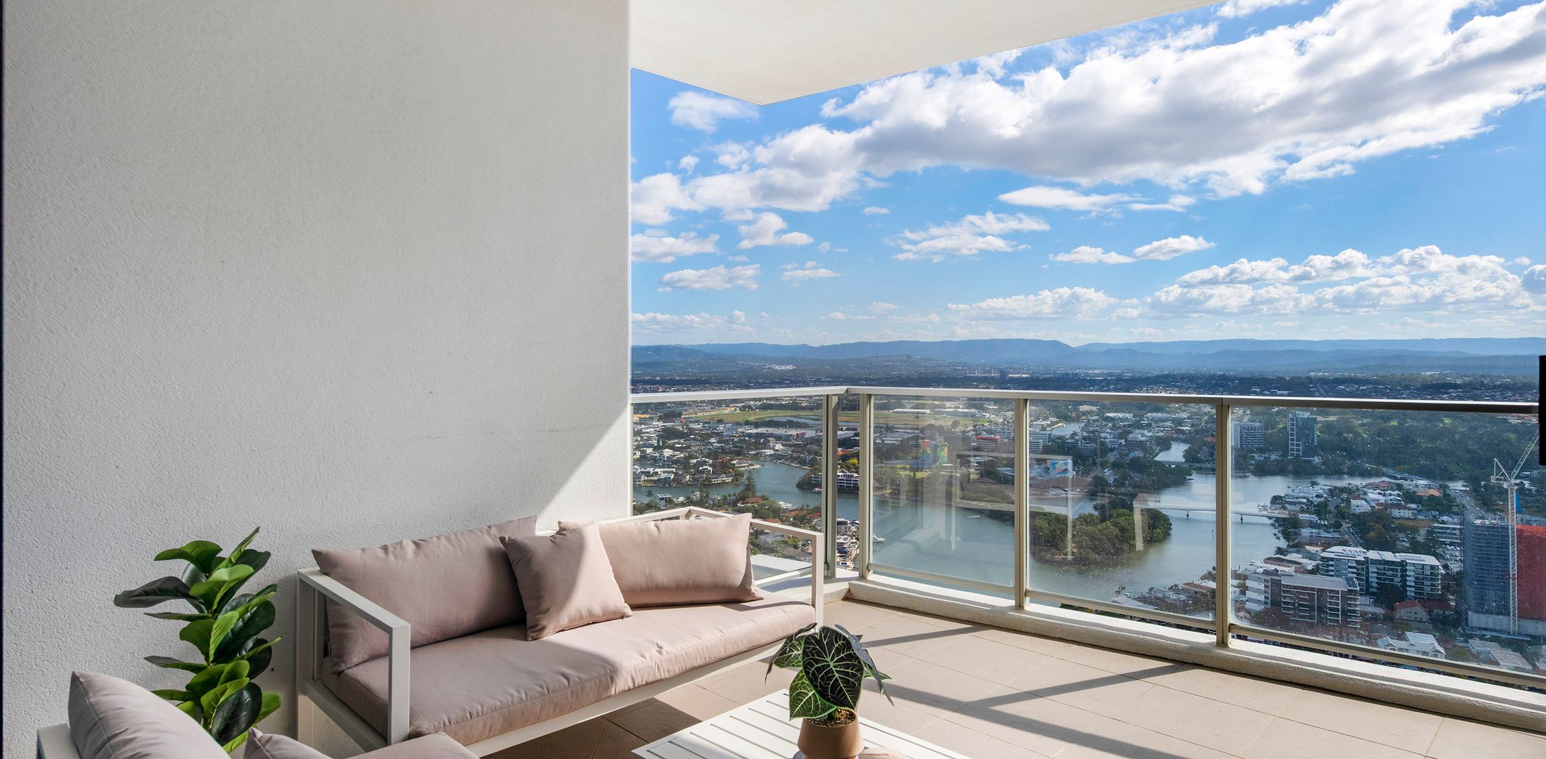 Circle On Cavill High Floor 1 Bedroom Apartment