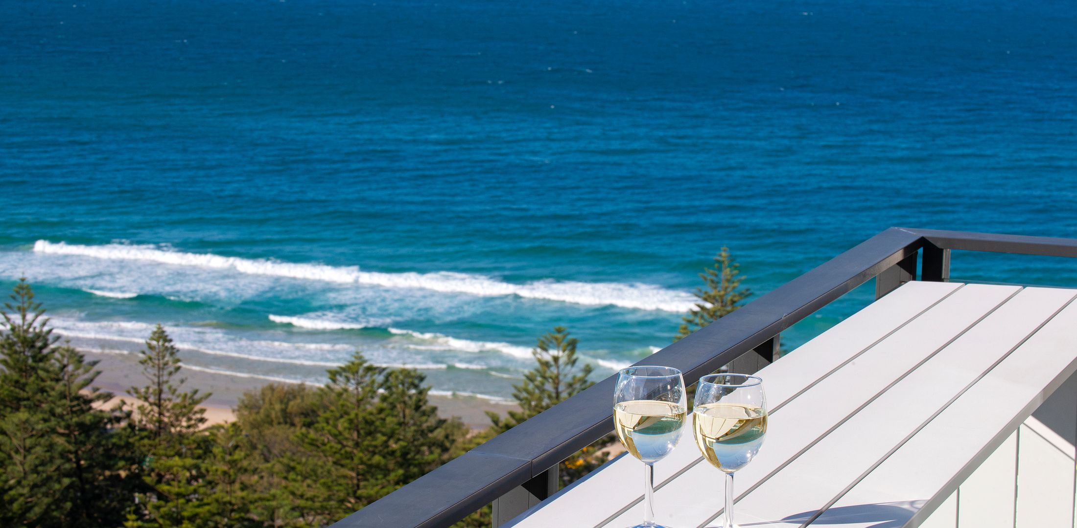 2 Bedroom Broadbeach Stay – Walk to Beach