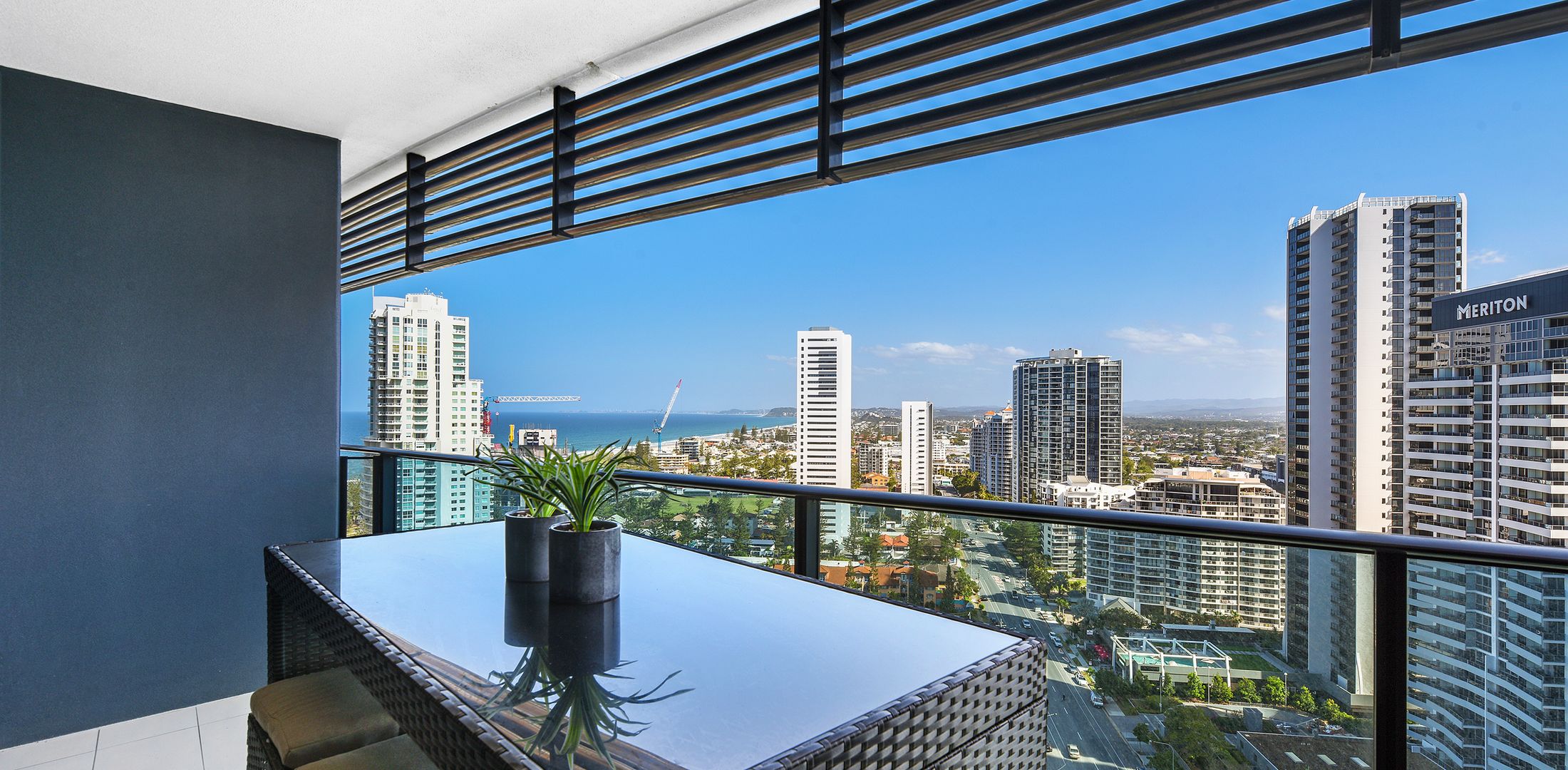 Oracle Broadbeach Gorgeous Modern 2 Bed 1 Bath Apartment