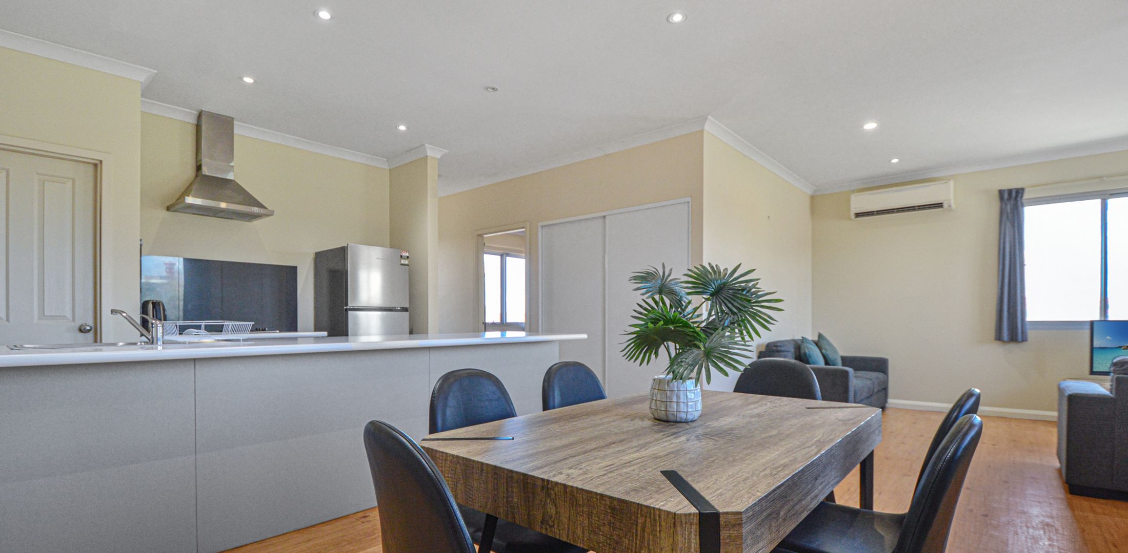 Marvellous McKay 3×2 Close to CBD