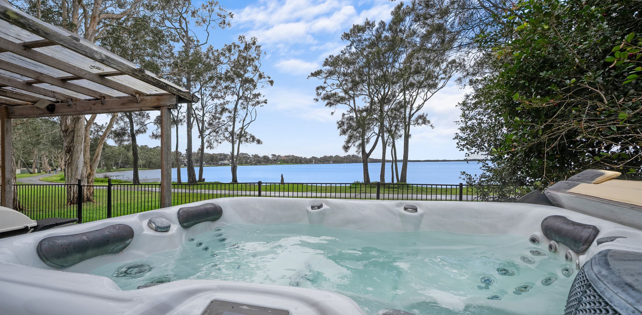 Stillwater Lakehouse – Waterfront with Spa