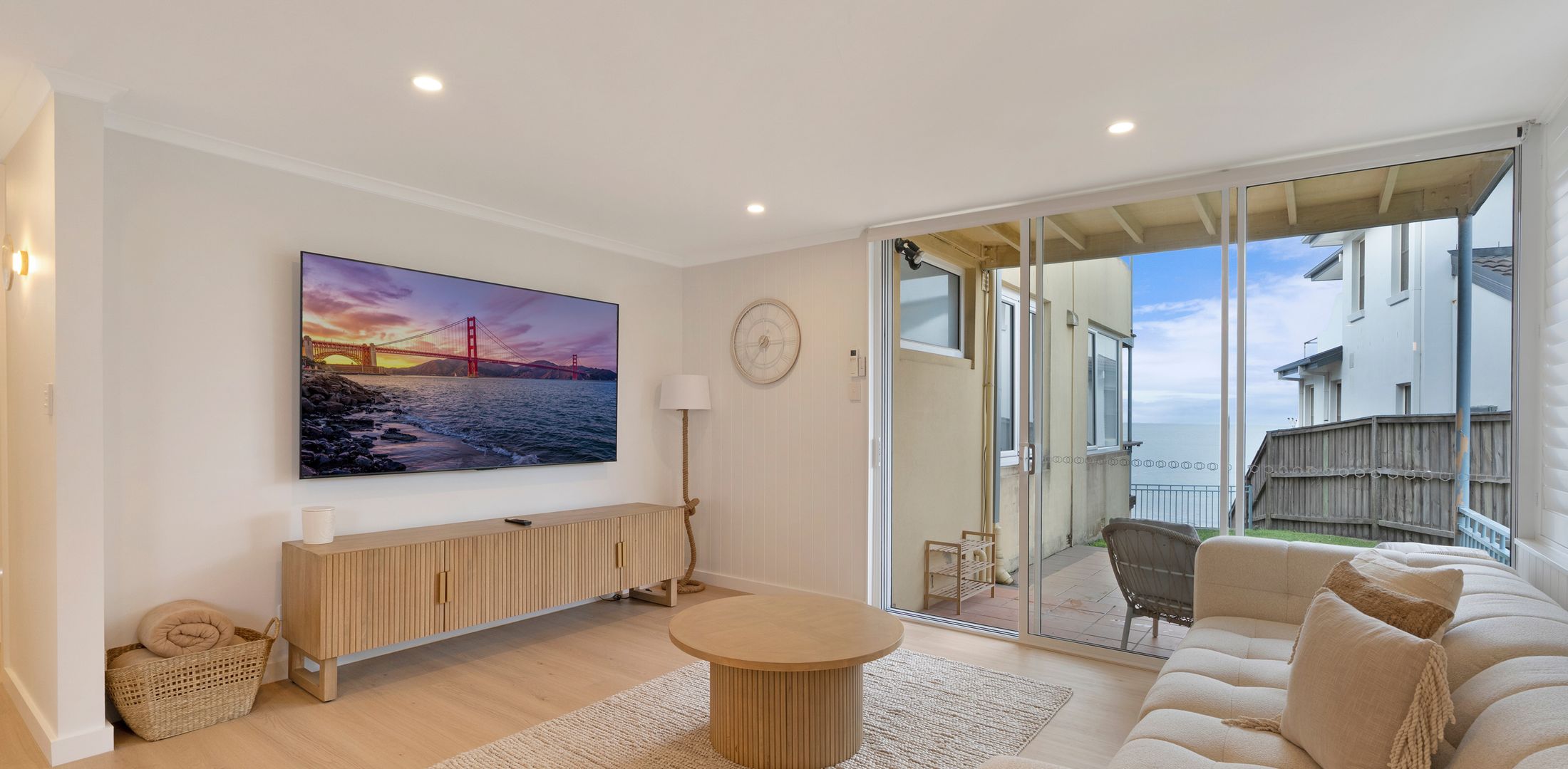 OceanFront Elegance with King Bed, Balcony & Beach