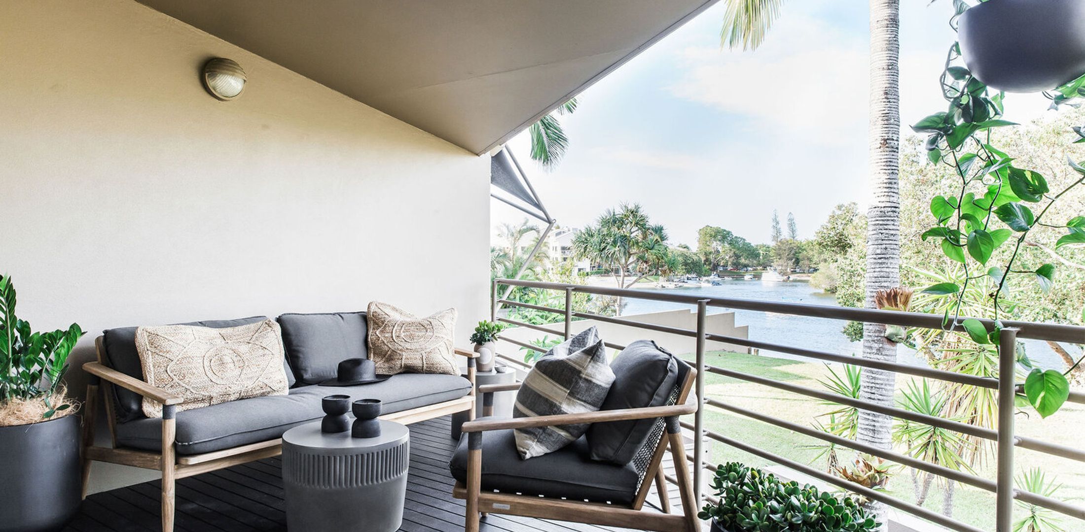The Beach Retreat -2 Bedrooms – Pool – River Views