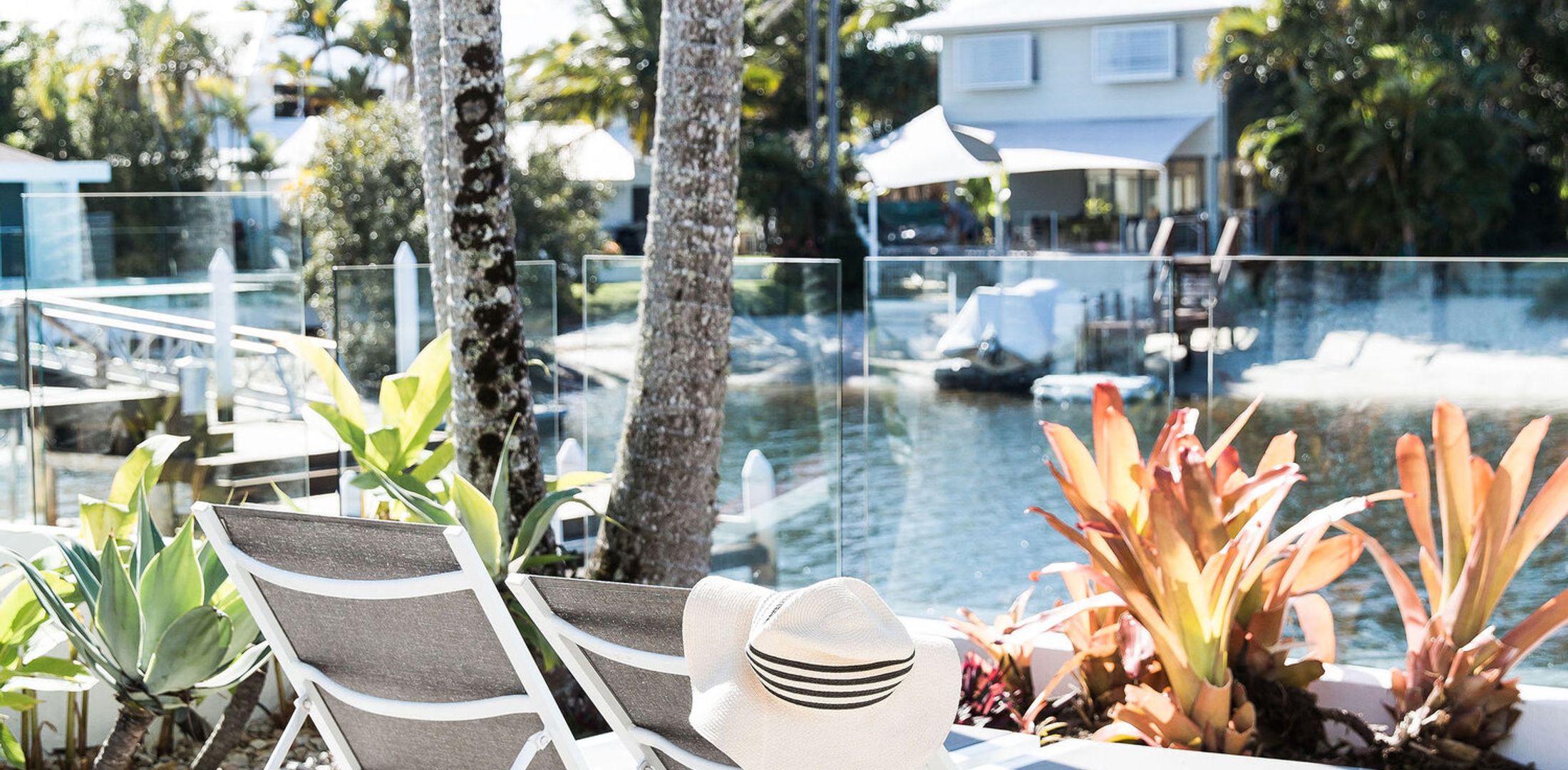The River House – pool – jetty – private beach