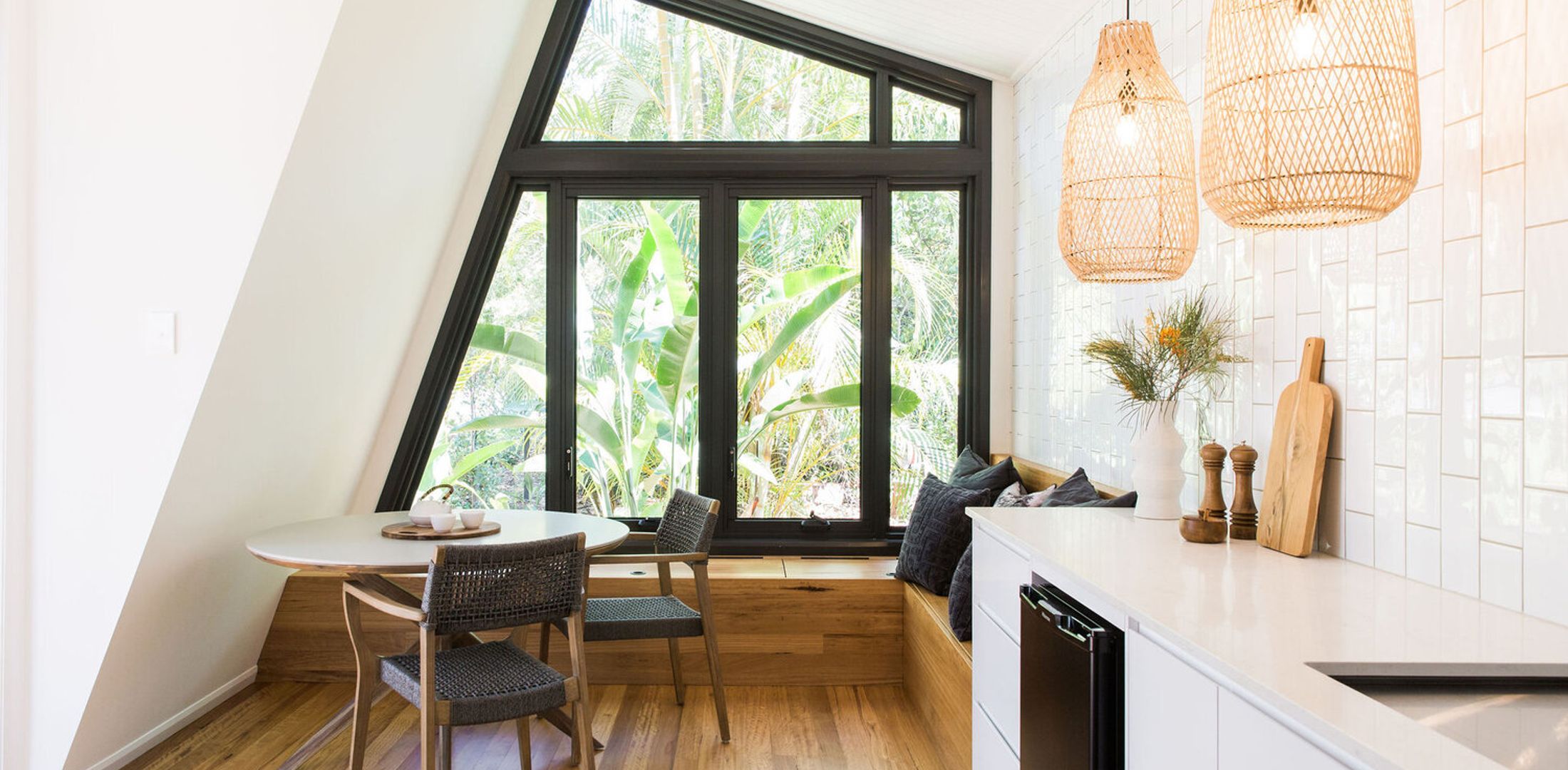 The Sunshine Bungalow – private pool – decks – location