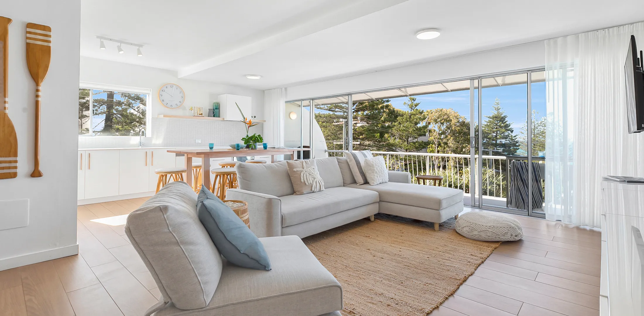 The Coastal Retreat – ocean views and location