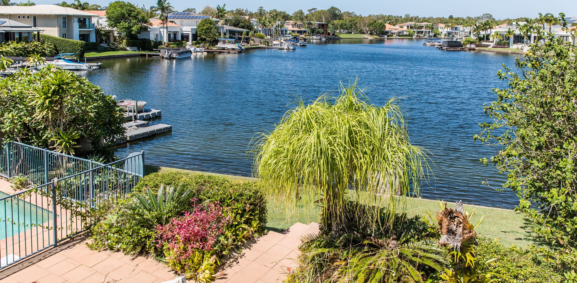 The Waterfront – 4bedroom waterfront home pool