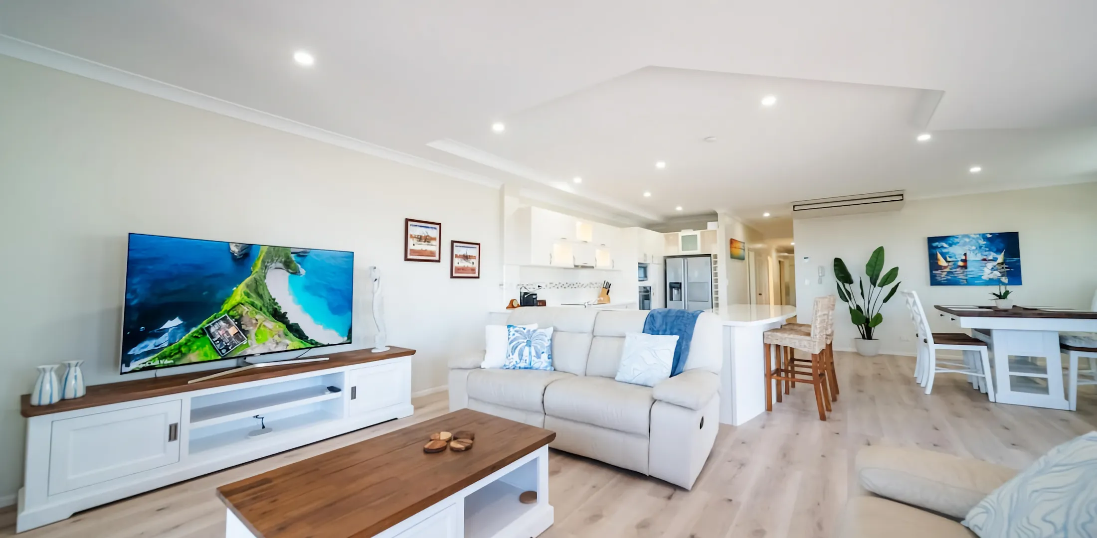 Living room image 1
