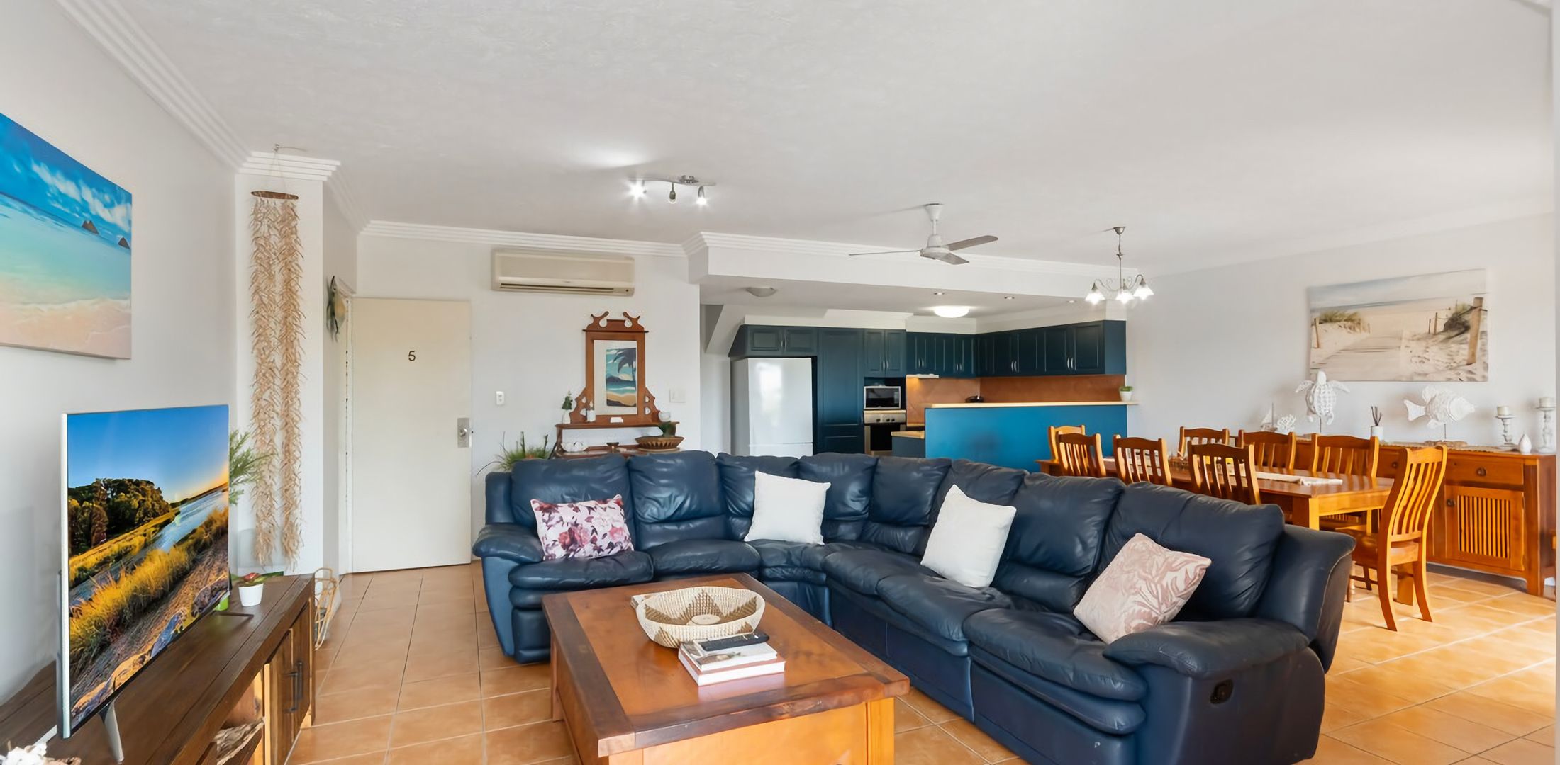 Living room image 1