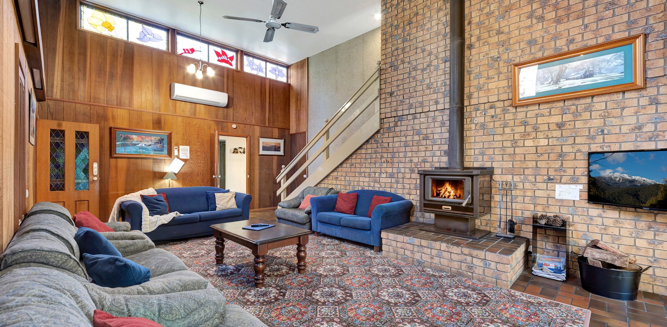 Warrina – Overlooks Ovens River and five minute walk into town
