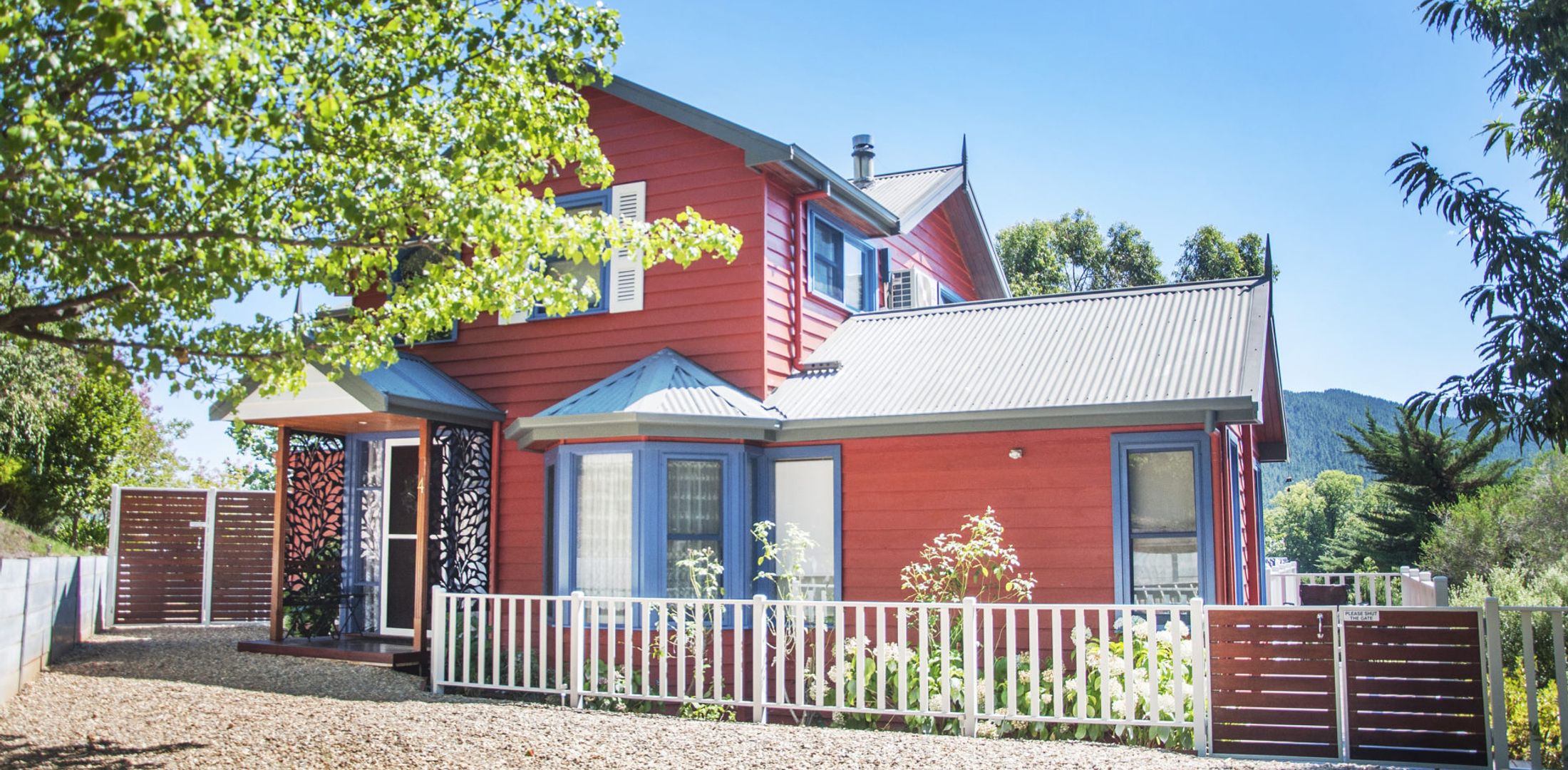 Artee House – A Bright Escape