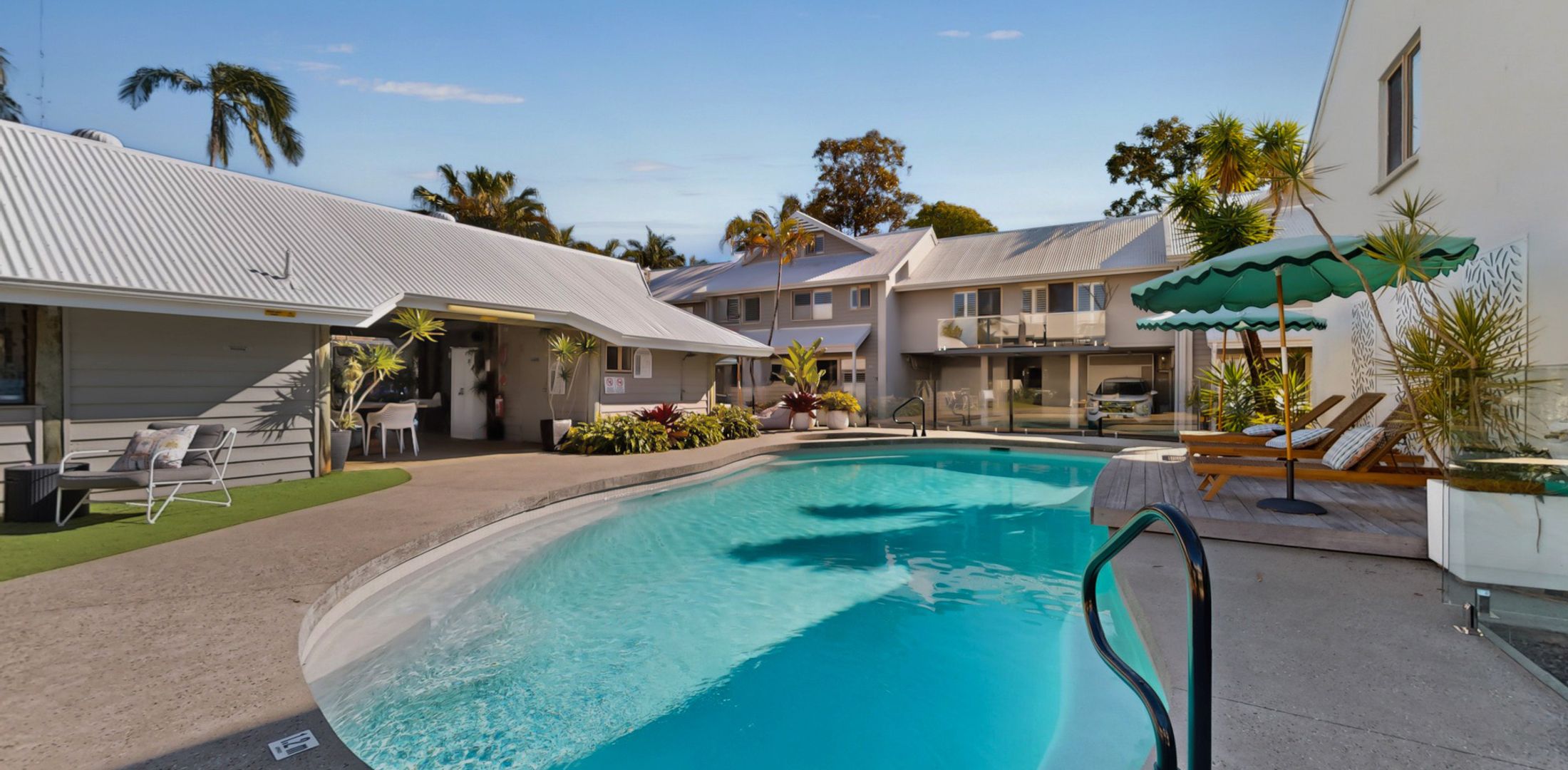 7 Pelican Beach Resort