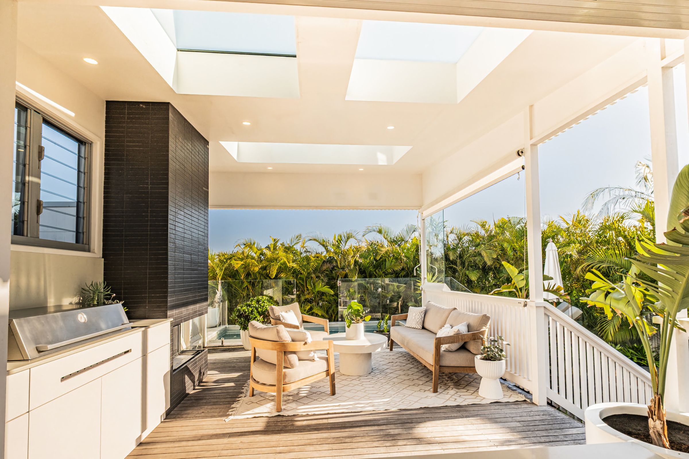 Luma Beach House Coastal Wellness Retreat at Belongil