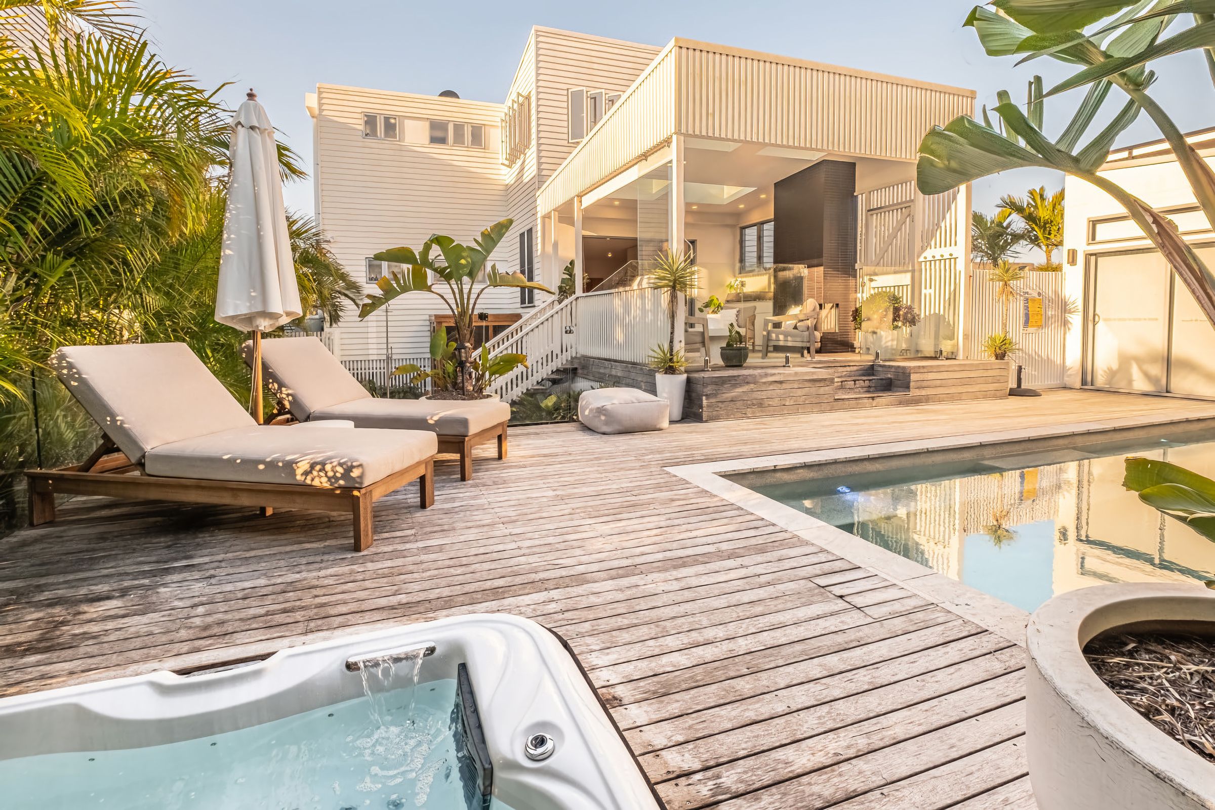 Luma Beach House Coastal Wellness Retreat at Belongil