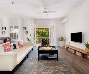 Myrtle Tree Lodge Flowers, Kangaroo Valley