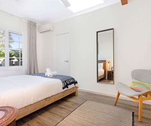 Myrtle Tree Lodge Flowers, Kangaroo Valley