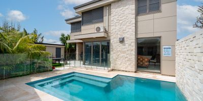   Clifftop Luxury with Pool