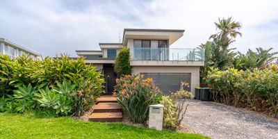   Clifftop Luxury with Pool