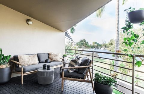 The Beach Retreat -2 Bedrooms - Pool - River Views