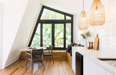 The Sunshine Bungalow - private pool - decks - location