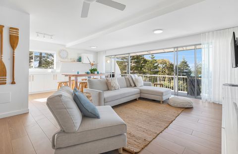 The Coastal Retreat - ocean views and location