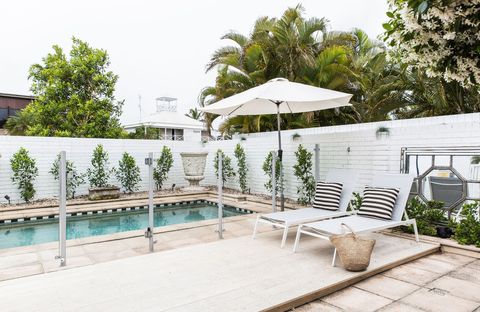 ONE MAROLA - 1/33 Noosa Parade - stylish privacy in paradise.