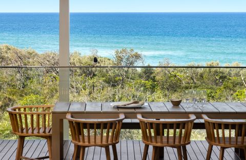 24 NOOSA DUNES - Beachfront Luxury Home