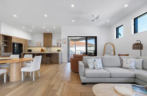 Helm Haven Noosa - poolside paradise