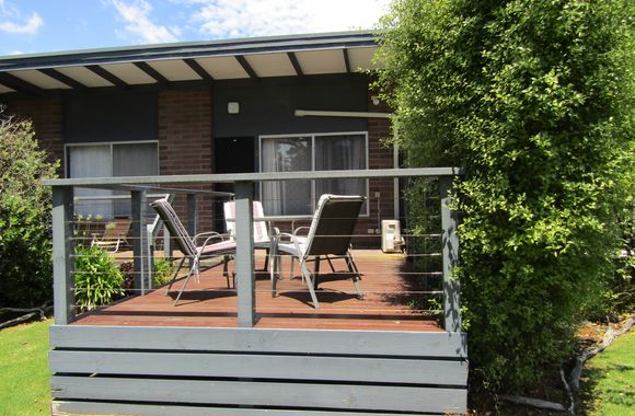 Honeysuckle Beach Cottage - Silverleaves