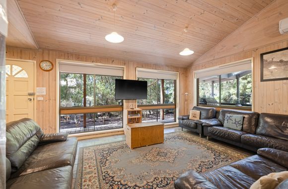 Island Crescent Pines Retreat