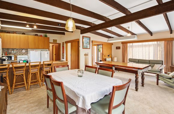 Cozy Silverleaves Cottage