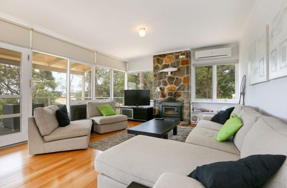 DROMANA BEACH SHACK...