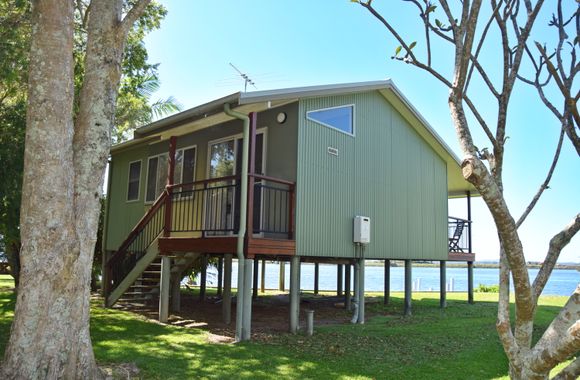 Coast & Country Cabin 4