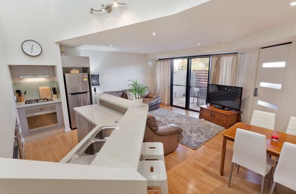 Khione - 7/23-25 Kirwan Close