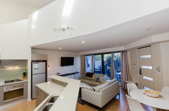 Khione – 6/23-25 Kirwan Close