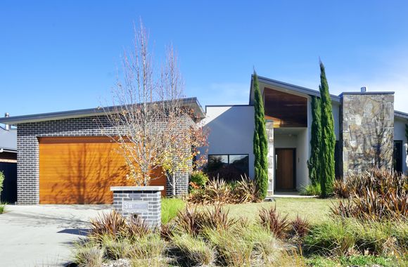 Pinecone Lodge – 38 Twynam Street