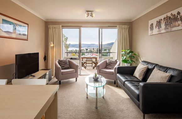 Cascades – 18/3 Kurrajong Street